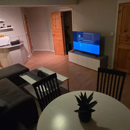 Charming Apartment- Walk To Attractions 2 * 特罗姆瑟