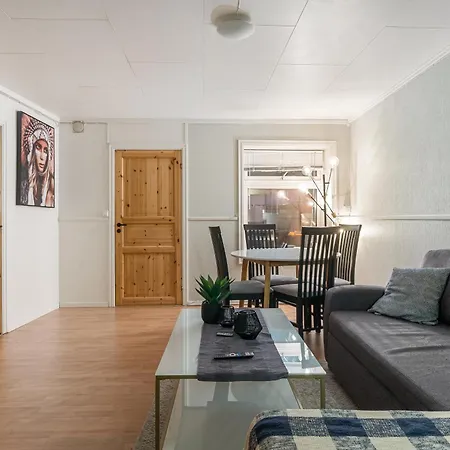 Charming Apartment- Walk To Attractions 2 Daire Tromsø