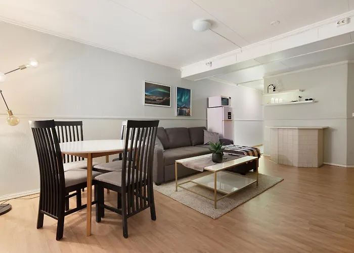 Charming Apartment- Walk To Attractions 2 דירה *