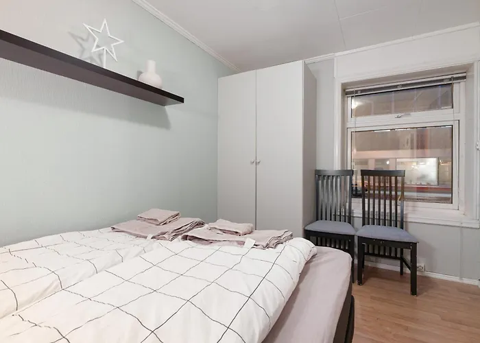 Charming Apartment- Walk To Attractions 2 *