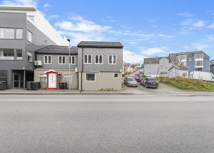 Charming Apartment- Walk To Attractions 2 דירה *